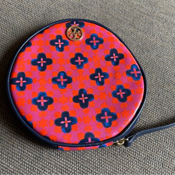 NWOT Rare Tory Burch Collapsible Water Bowl Clutch Bag - Picture 2 of 11